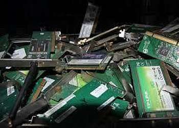 Coleta de lixo resíduos eletrônicos